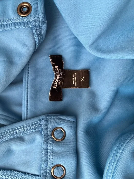 Express - Picture 3 of 3